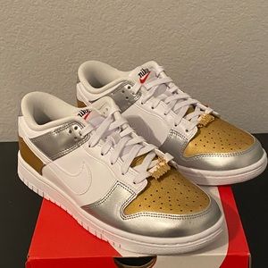 W NIKE DUNK LOW SE  Gold/White-silver